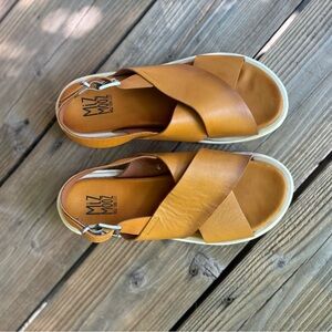 Miz Mooz NWOB size 39 sandals